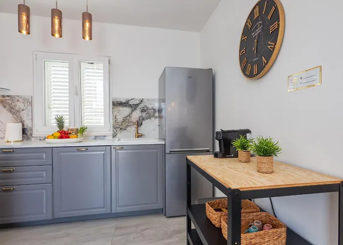 Olea Mare - In The Centre With Parking Sutivan